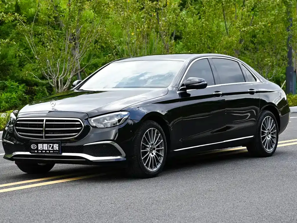 Mercedes-Benz E-Class — фото 1