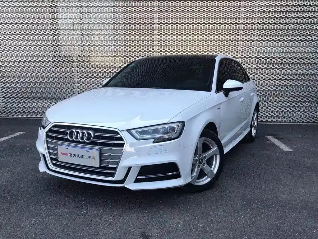 Audi A3 — фото 1