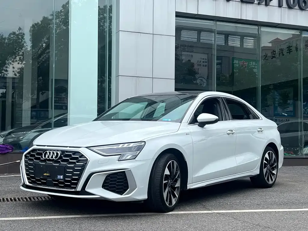 Audi A3 — фото 1