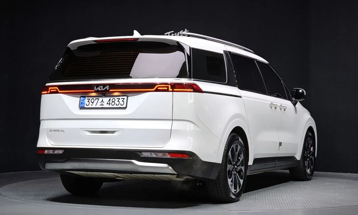 Kia Carnival — фото 4