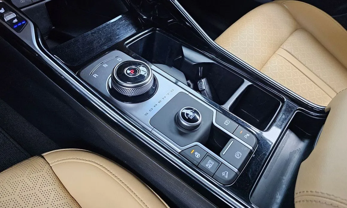 Kia Sorento — фото 10