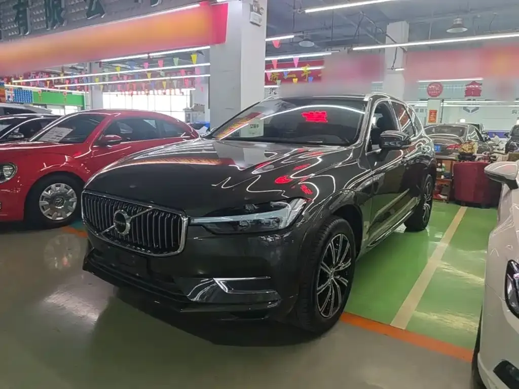 Volvo XC60 — фото 1