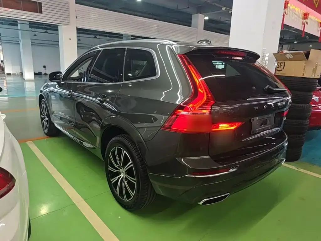 Volvo XC60 — фото 7