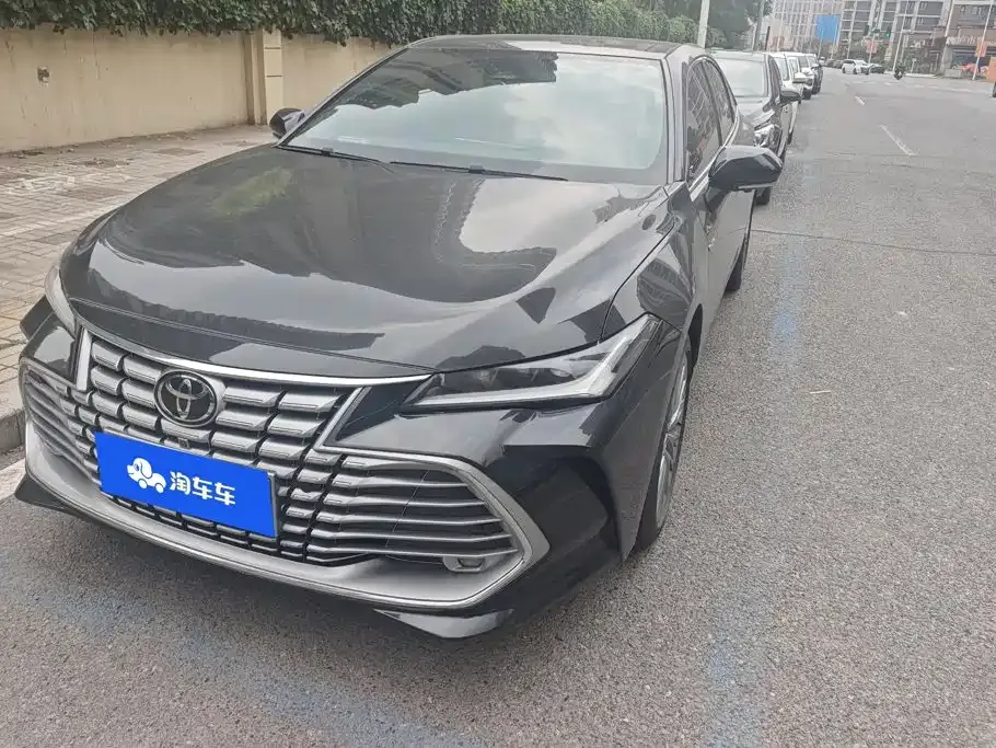 Toyota Avalon — фото 1