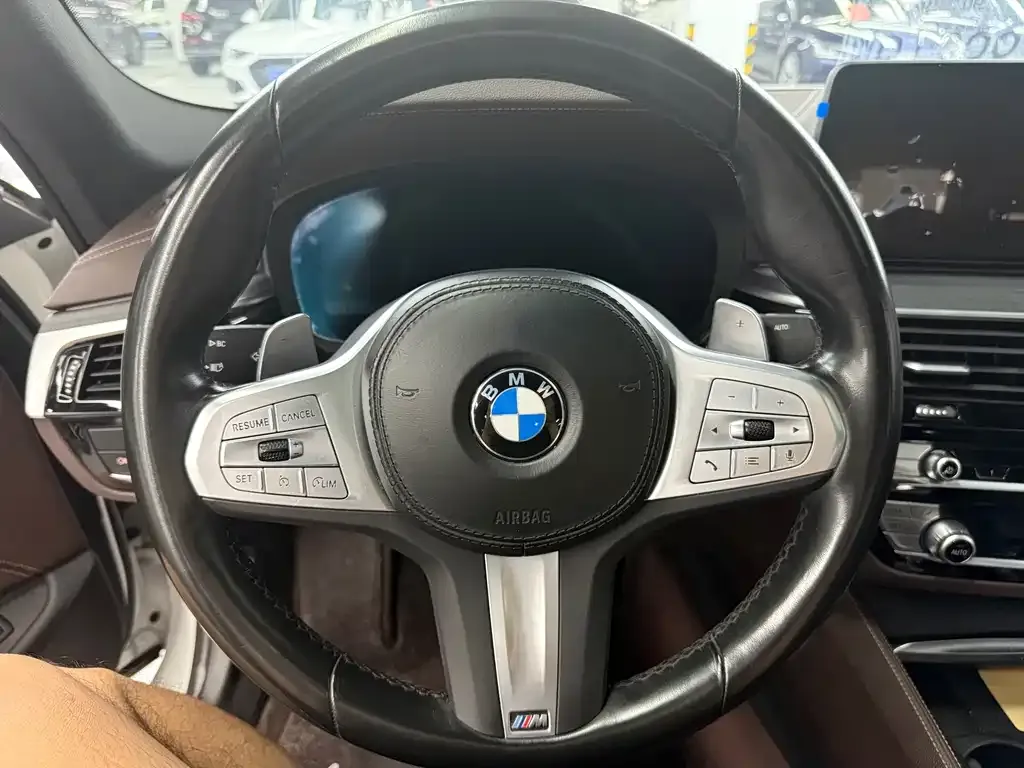BMW 5 Series — фото 9
