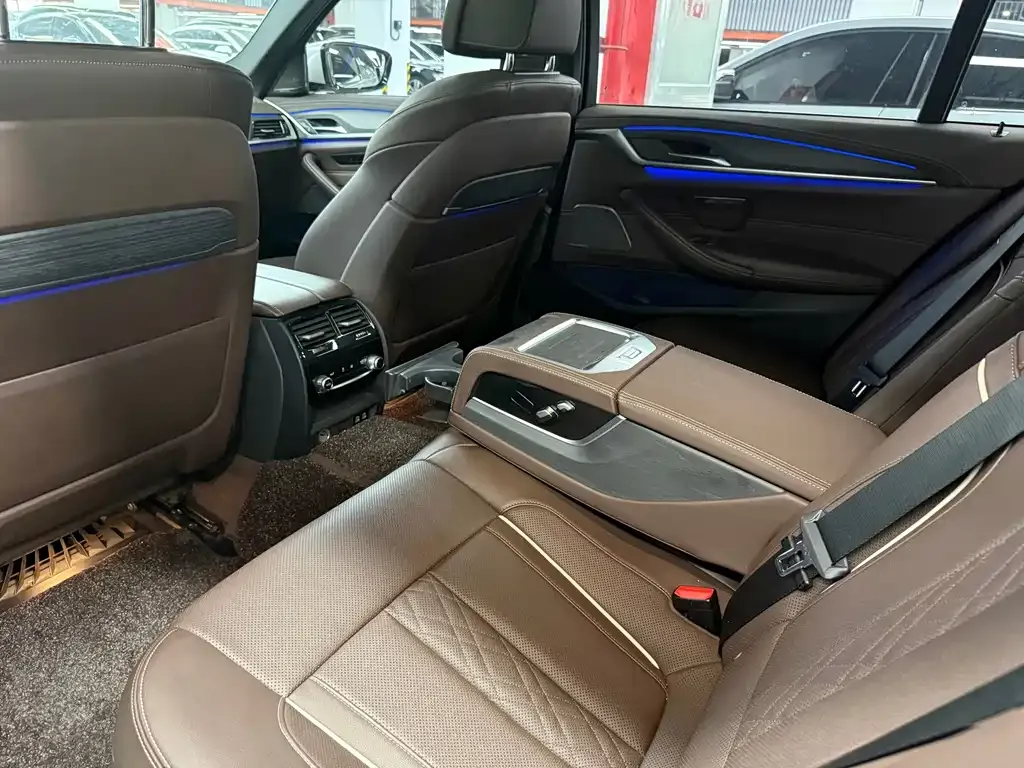 BMW 5 Series — фото 10