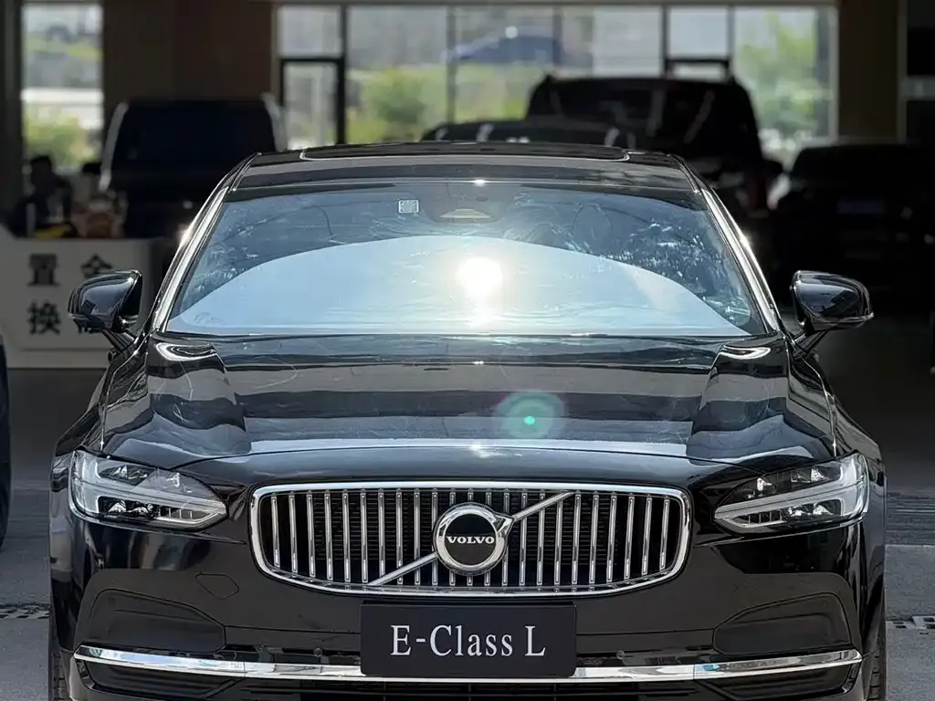 Volvo S90 — фото 1