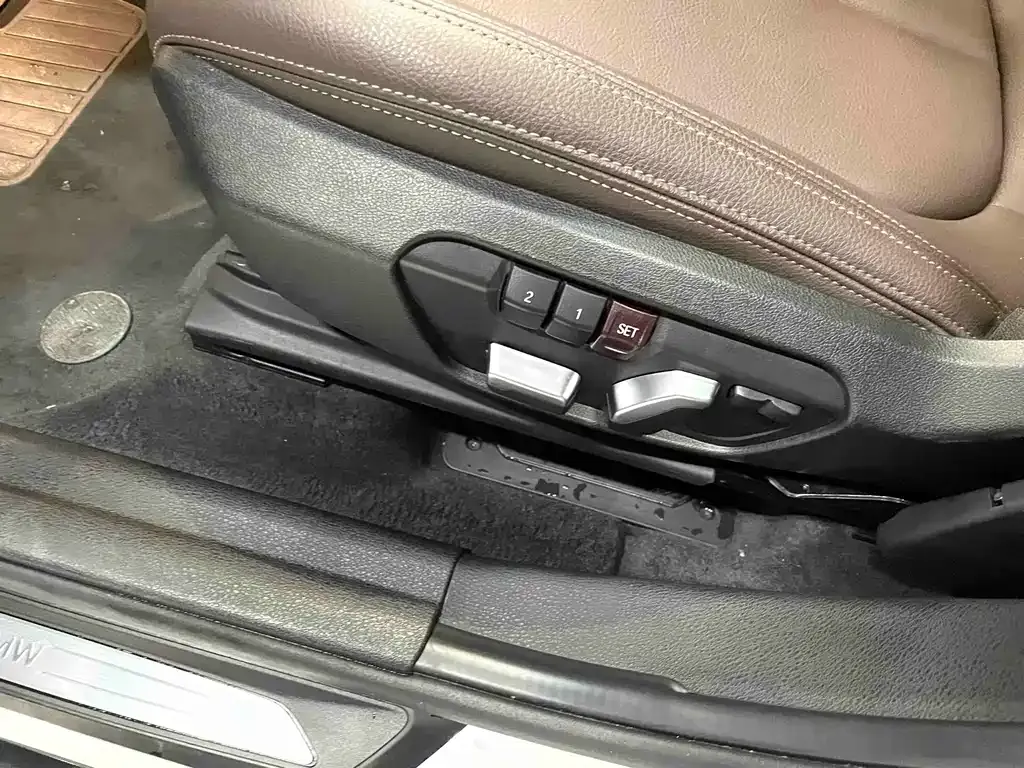 BMW X1 — фото 10