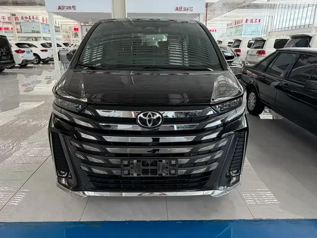 Toyota Vellfire — фото 1