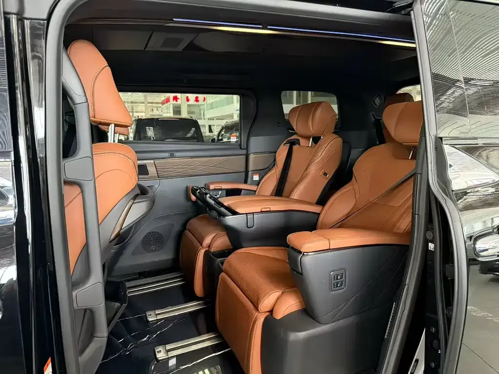 Toyota Vellfire — фото 5