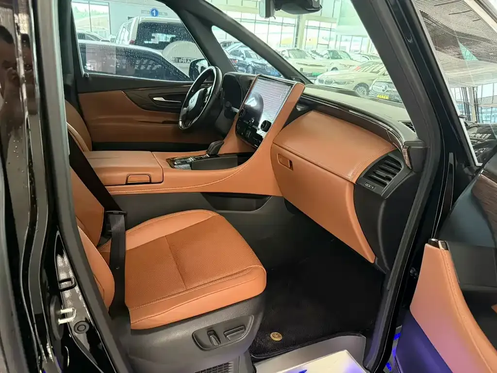 Toyota Vellfire — фото 8