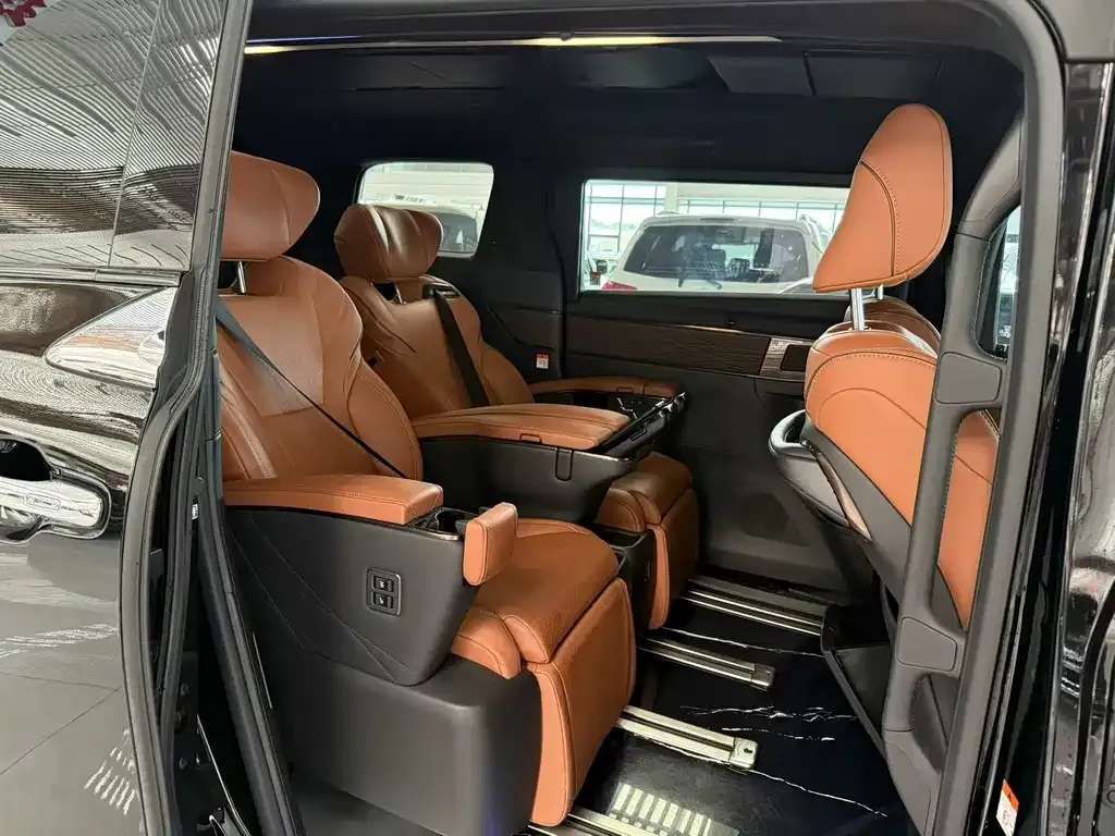 Toyota Vellfire — фото 2