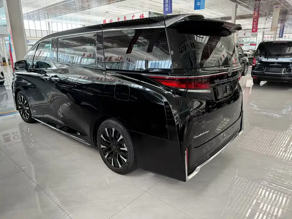 Toyota Vellfire — фото 7