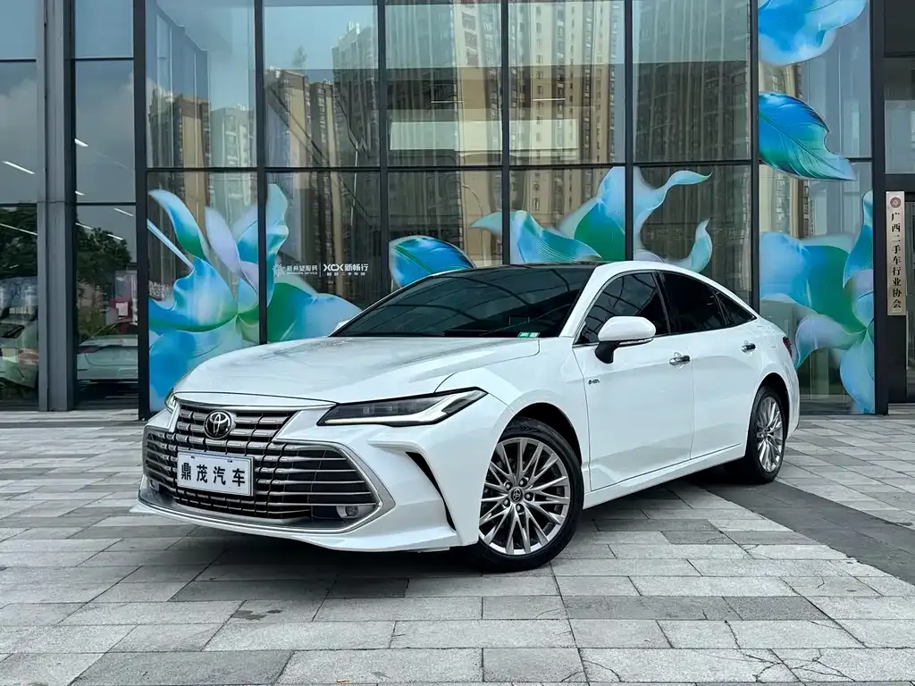 Toyota Avalon — фото 1