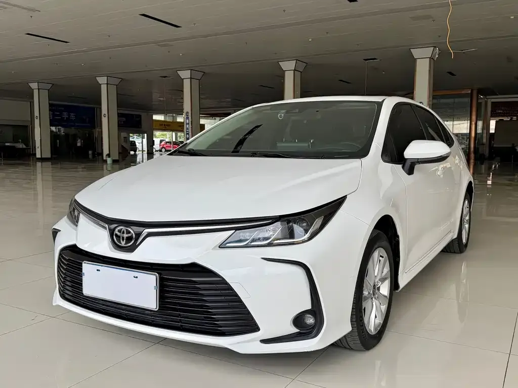 Toyota Corolla — фото 1