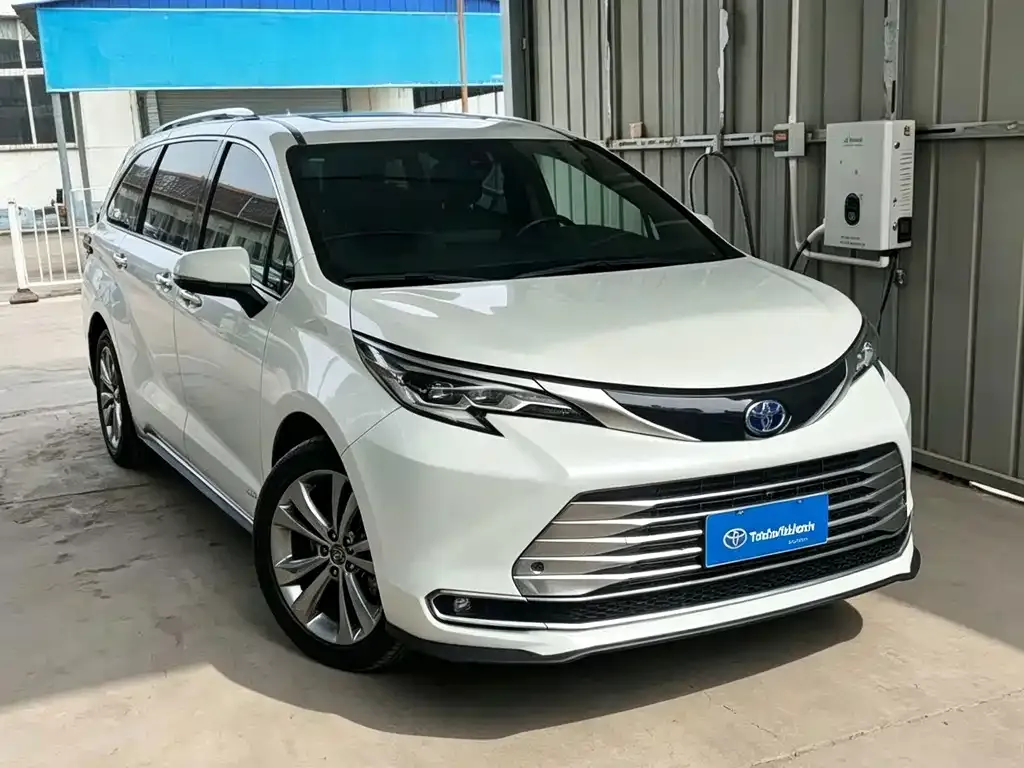 Toyota Sienna — фото 8