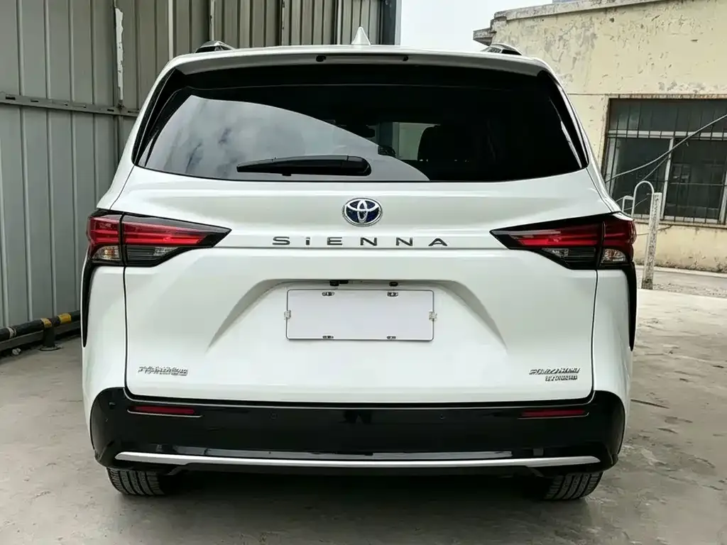 Toyota Sienna — фото 4