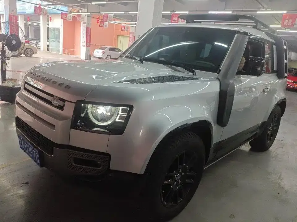 Land Rover Defender — фото 1