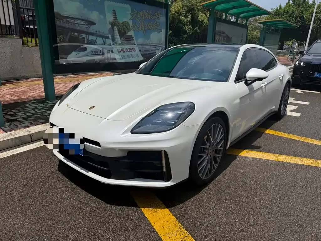 Porsche Panamera — фото 1