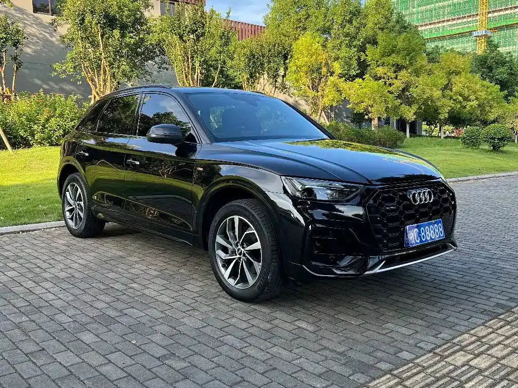 Audi Q5L — фото 5