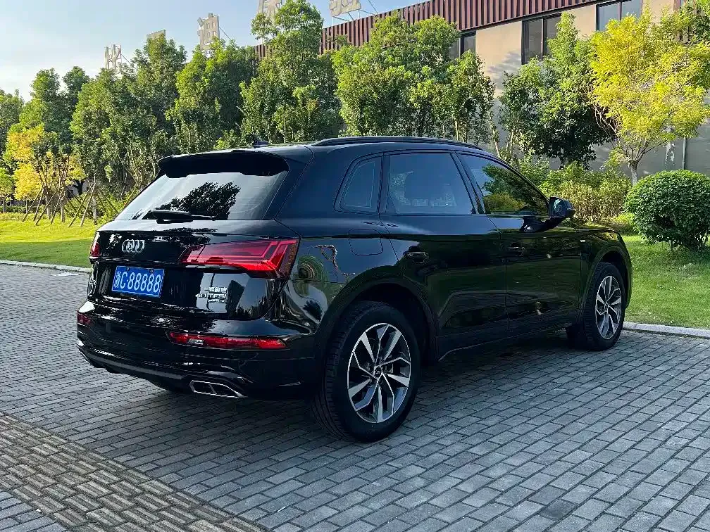 Audi Q5L — фото 3