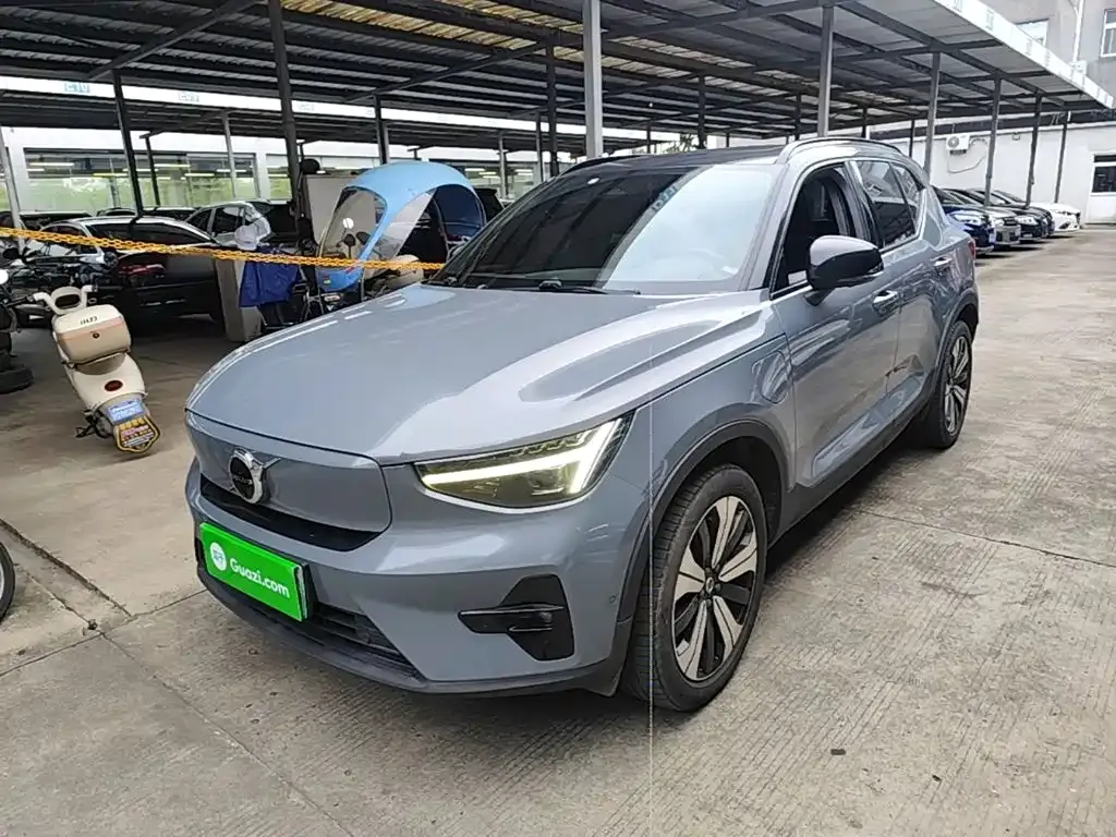 Volvo XC40 NEV — фото 1