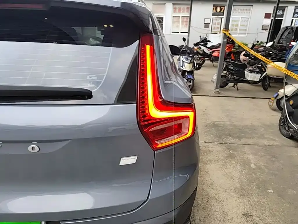 Volvo XC40 NEV — фото 3