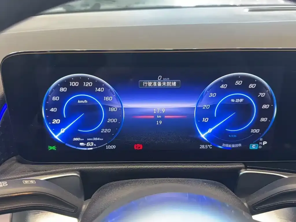 Mercedes-Benz EQB — фото 10