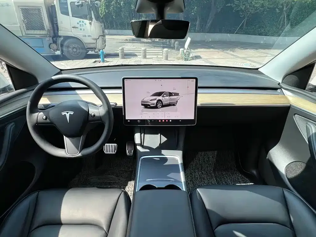 Tesla Model Y — фото 3