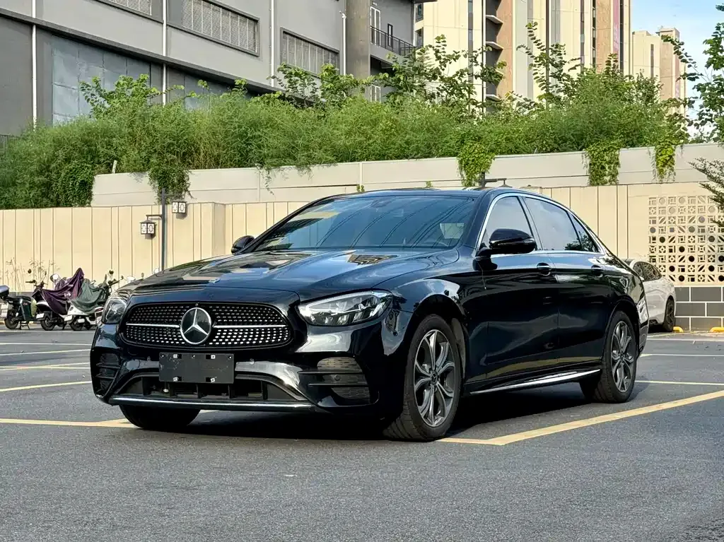 Mercedes-Benz E-Class — фото 4