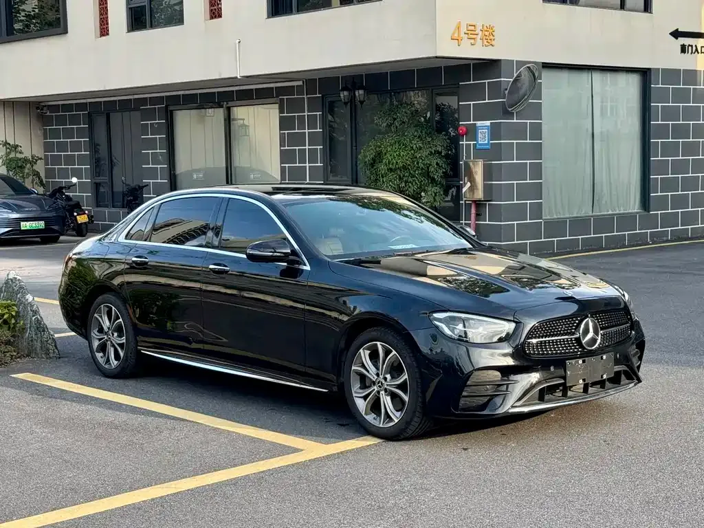 Mercedes-Benz E-Class — фото 5