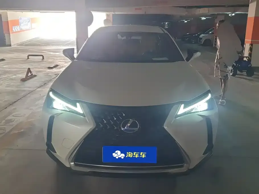 Lexus UX — фото 7