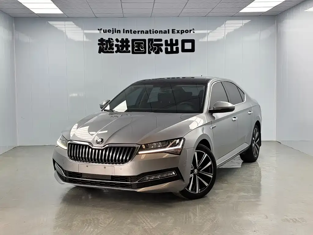 Skoda Superb — фото 1
