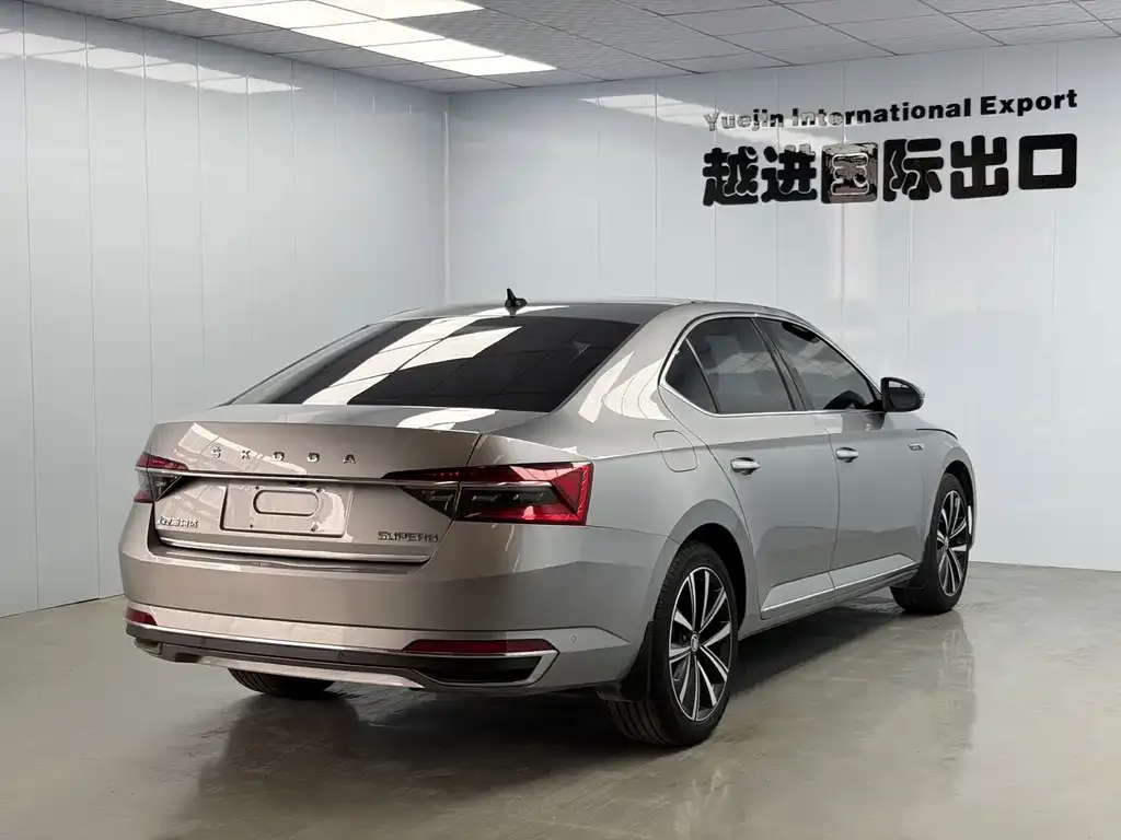Skoda Superb — фото 4