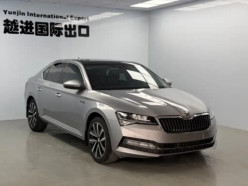 Skoda Superb — фото 9