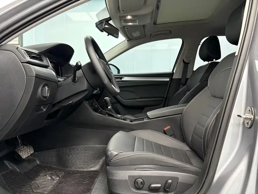 Skoda Superb — фото 5
