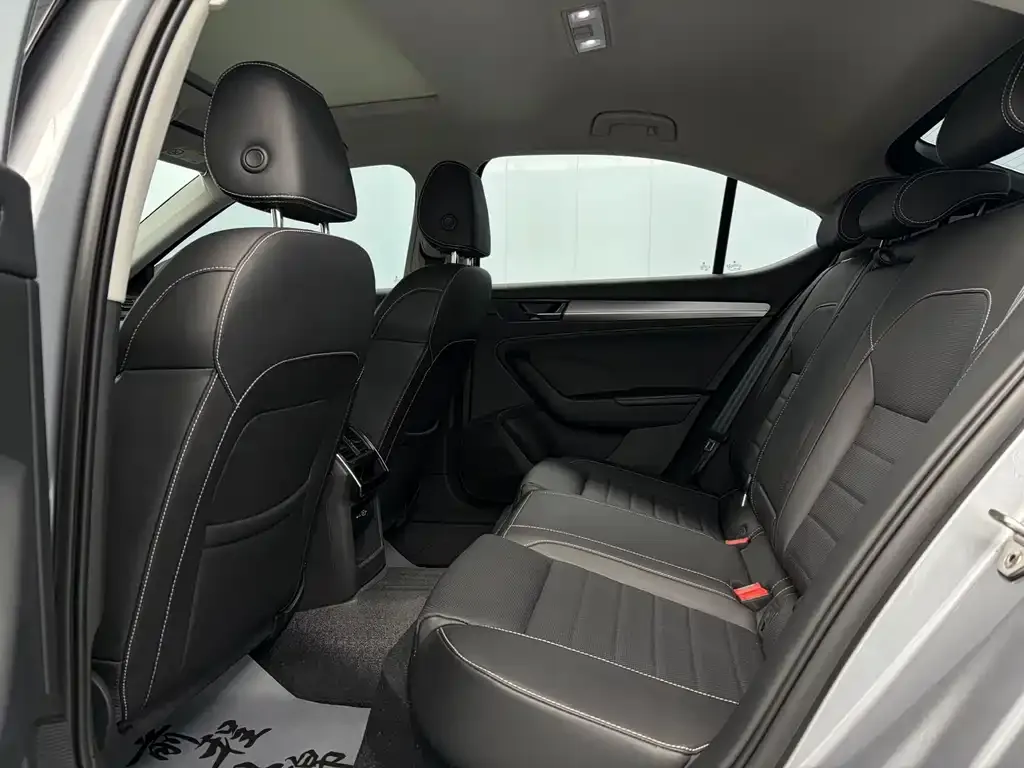 Skoda Superb — фото 8