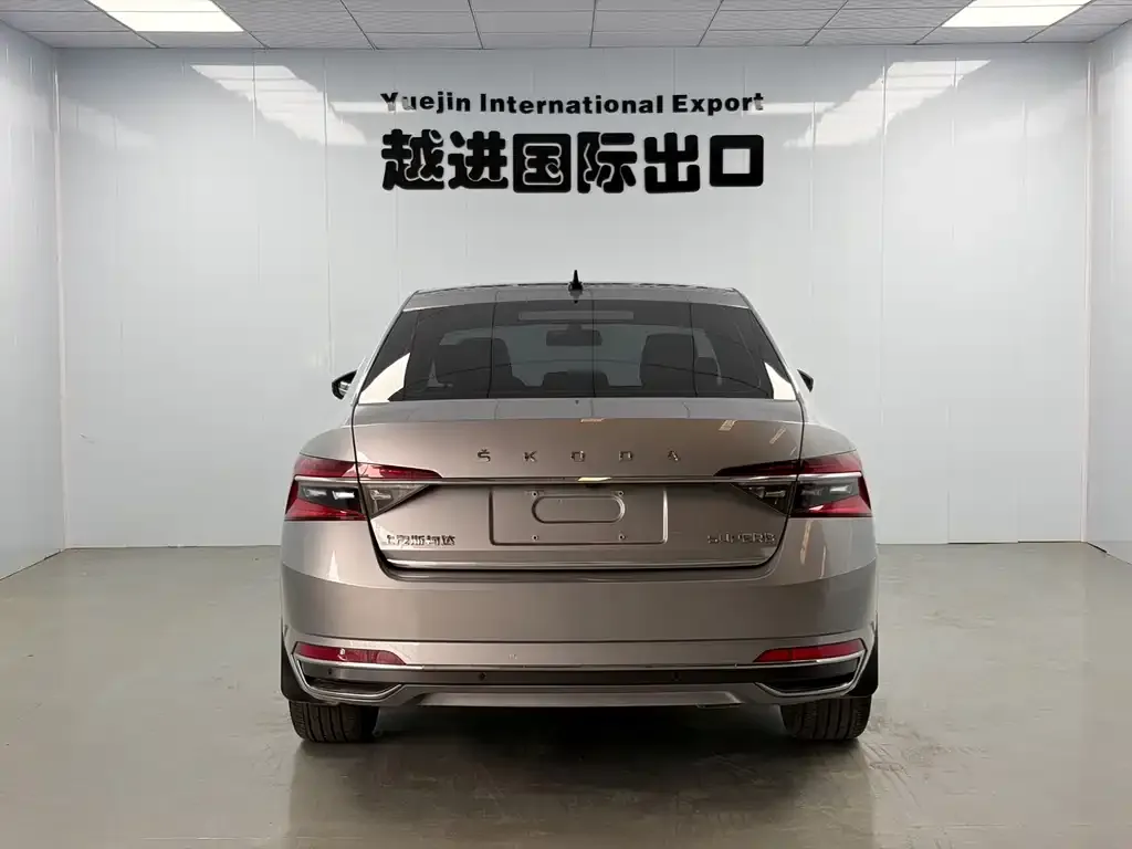 Skoda Superb — фото 2