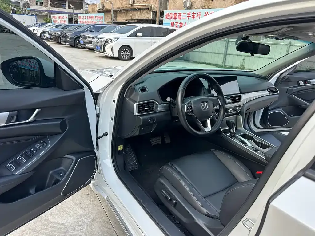 Honda Accord — фото 10
