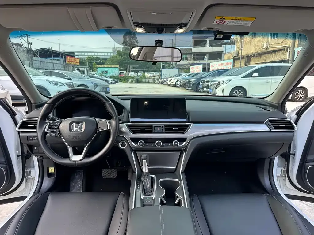 Honda Accord — фото 8