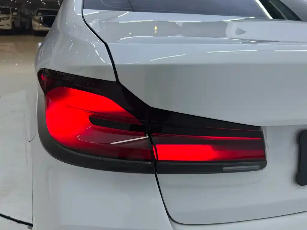 BMW 5 Series New Energy — фото 2