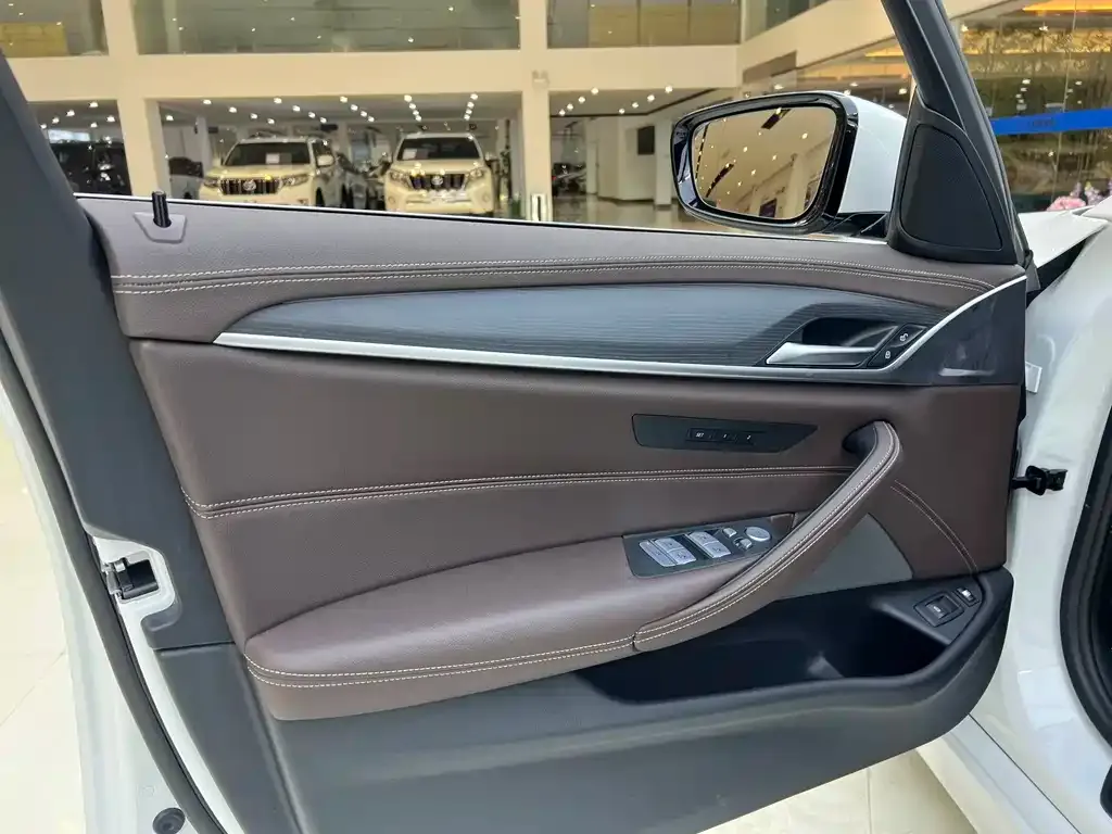 BMW 5 Series New Energy — фото 9