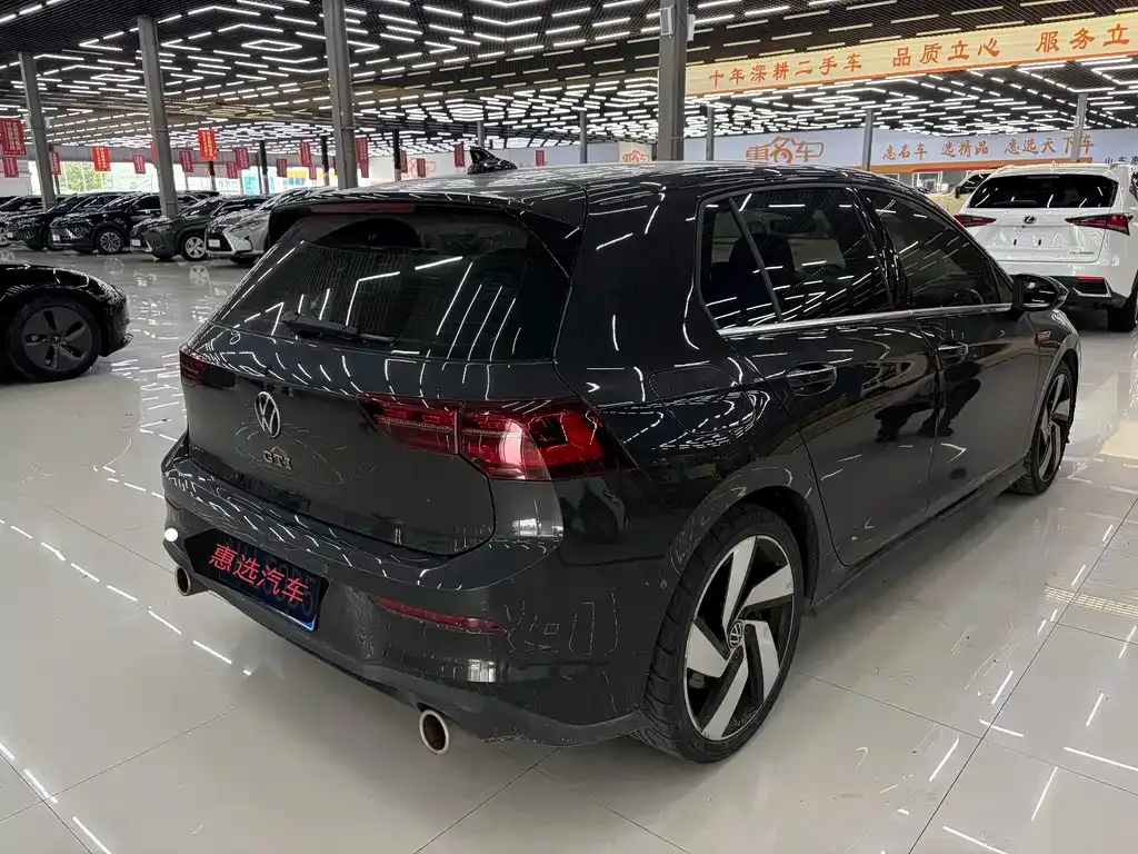 Volkswagen Golf GTI — фото 10