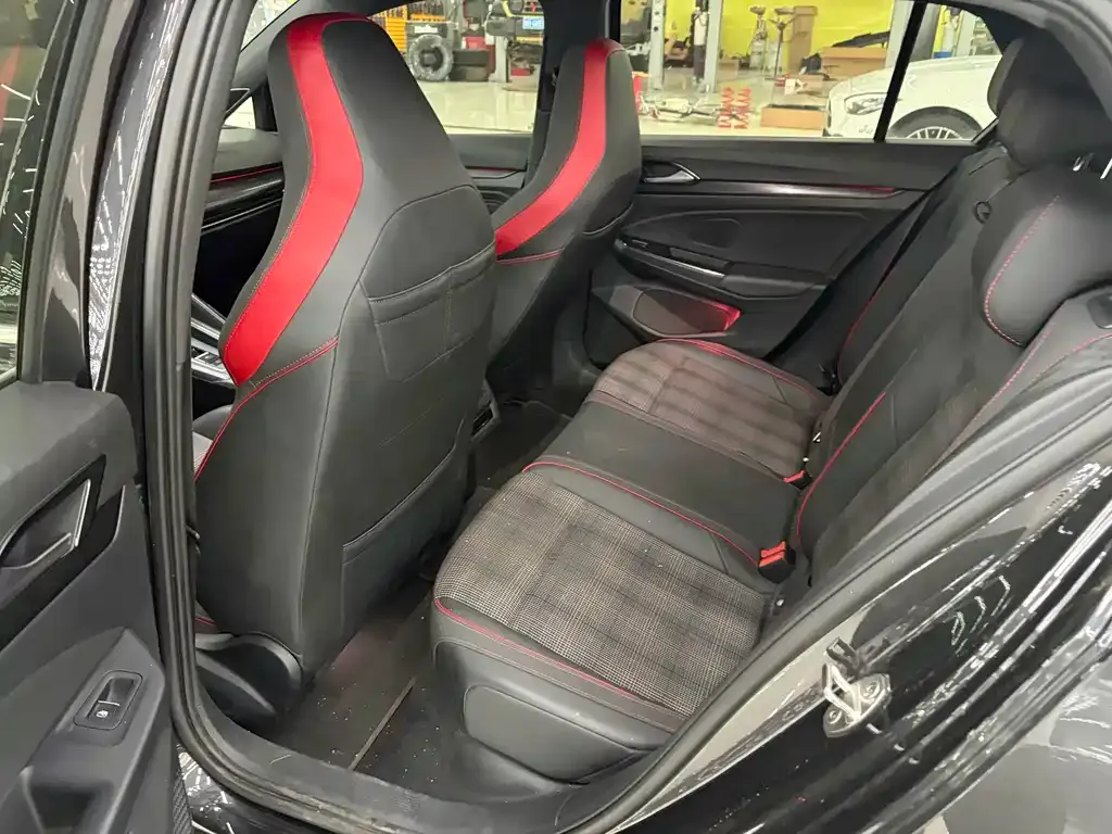 Volkswagen Golf GTI — фото 5