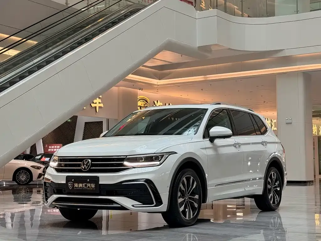 Volkswagen Tiguan L — фото 1
