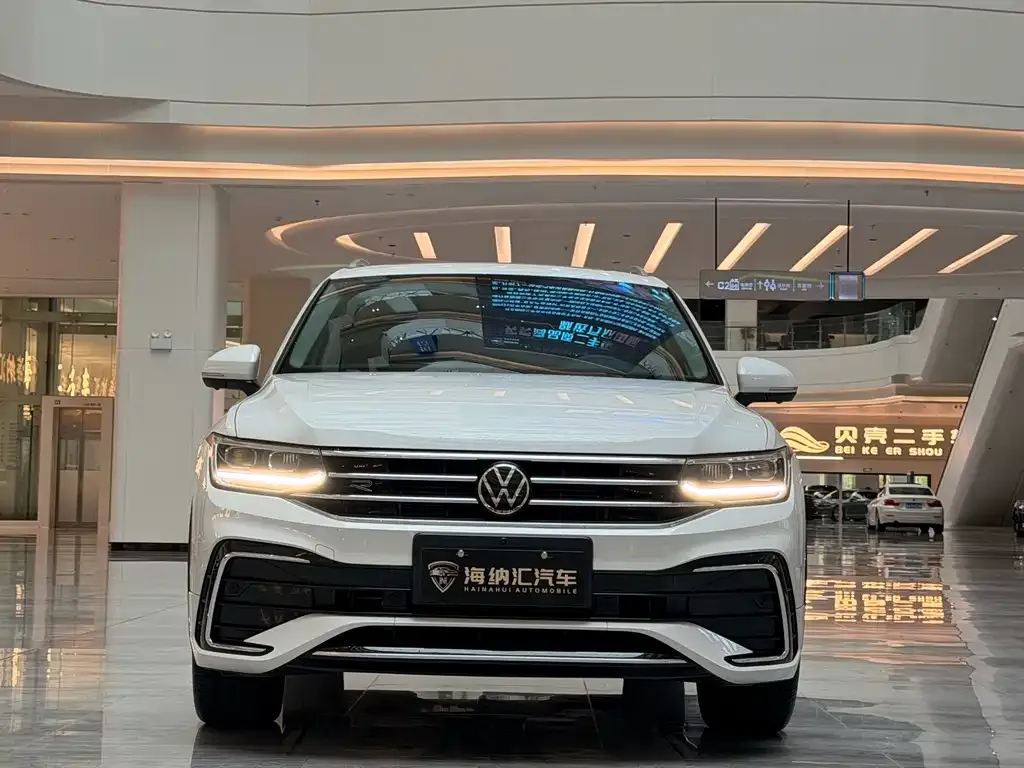 Volkswagen Tiguan L — фото 10