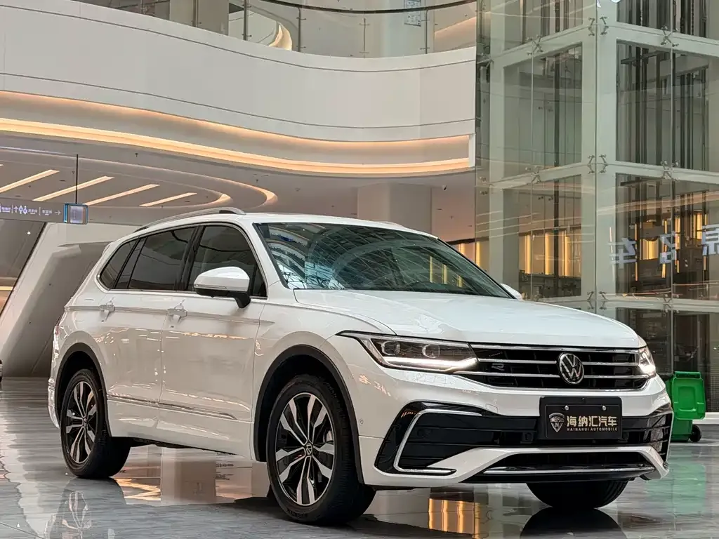 Volkswagen Tiguan L — фото 2