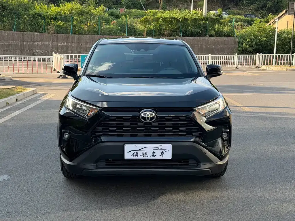 Toyota RAV4 — фото 9