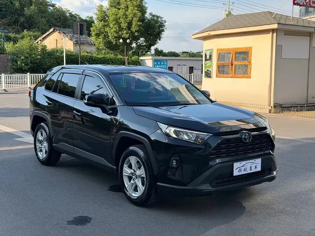 Toyota RAV4 — фото 4