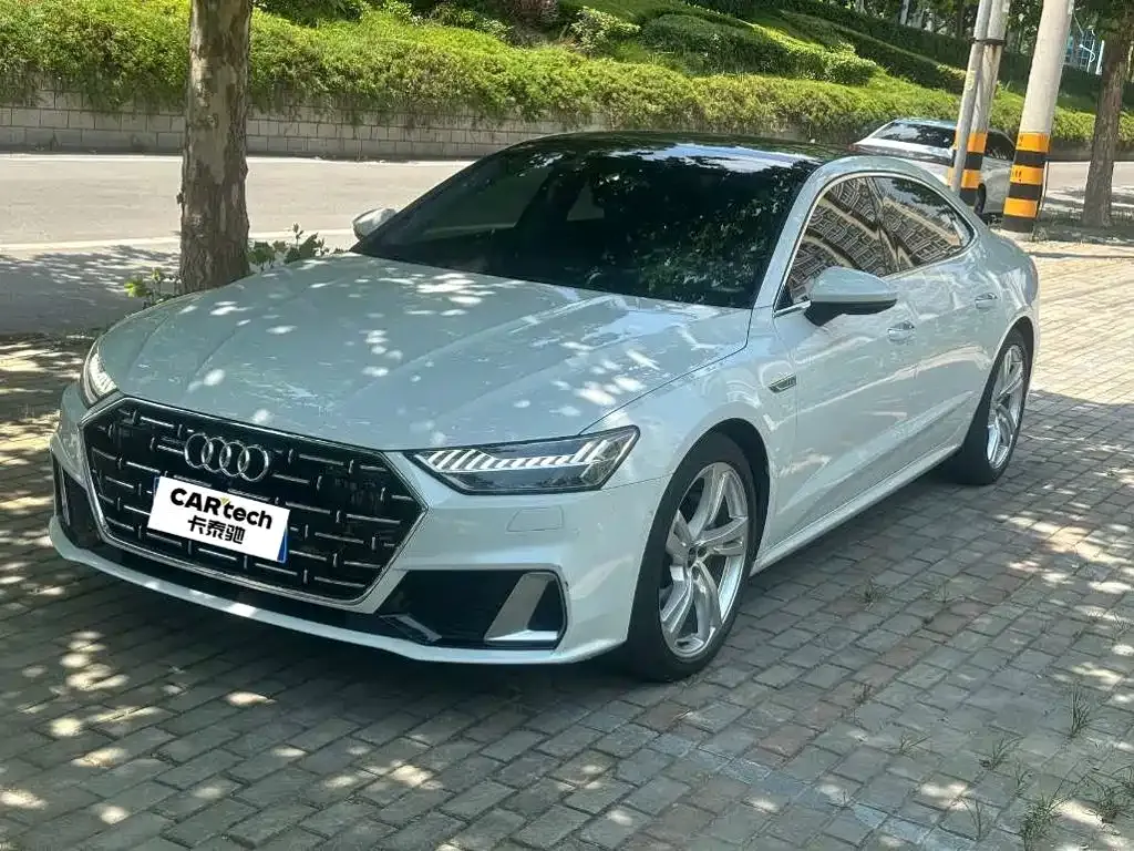 Audi A7L — фото 1